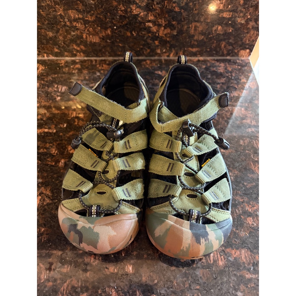 Keen Newport H2 Kids Size 5 Green Camo Sandals Good Condition Water Shoes